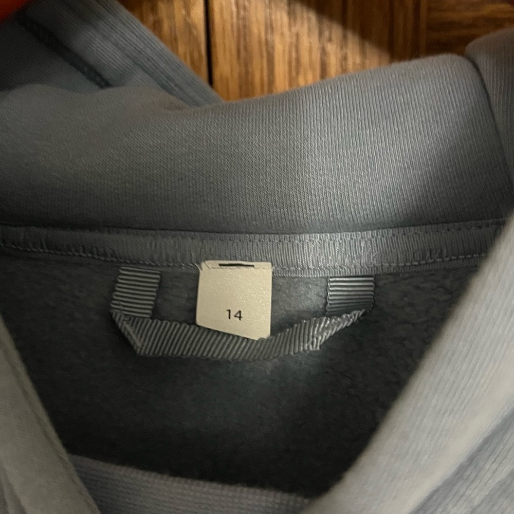lululemon with logo - Picture 3 of 3